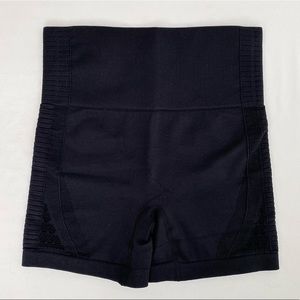 🍑NEW Black Energy Seamless Shorts!